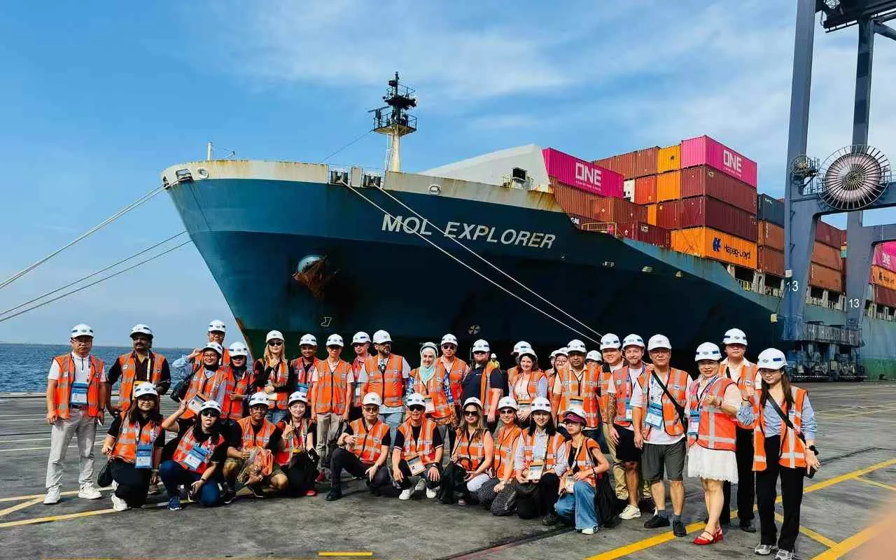 Yanchao team group photograph at a container port